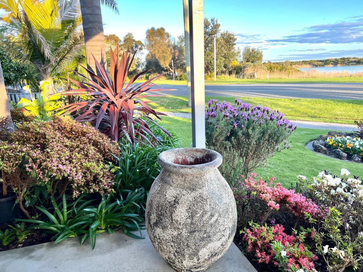 Coastal Waters Motor Inn Lakes Entrance Exterior foto